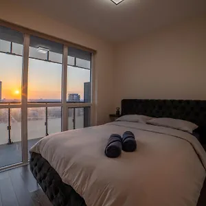 Luxury W/mesmerizing Sunset Views & Free Parking Apartment Toronto